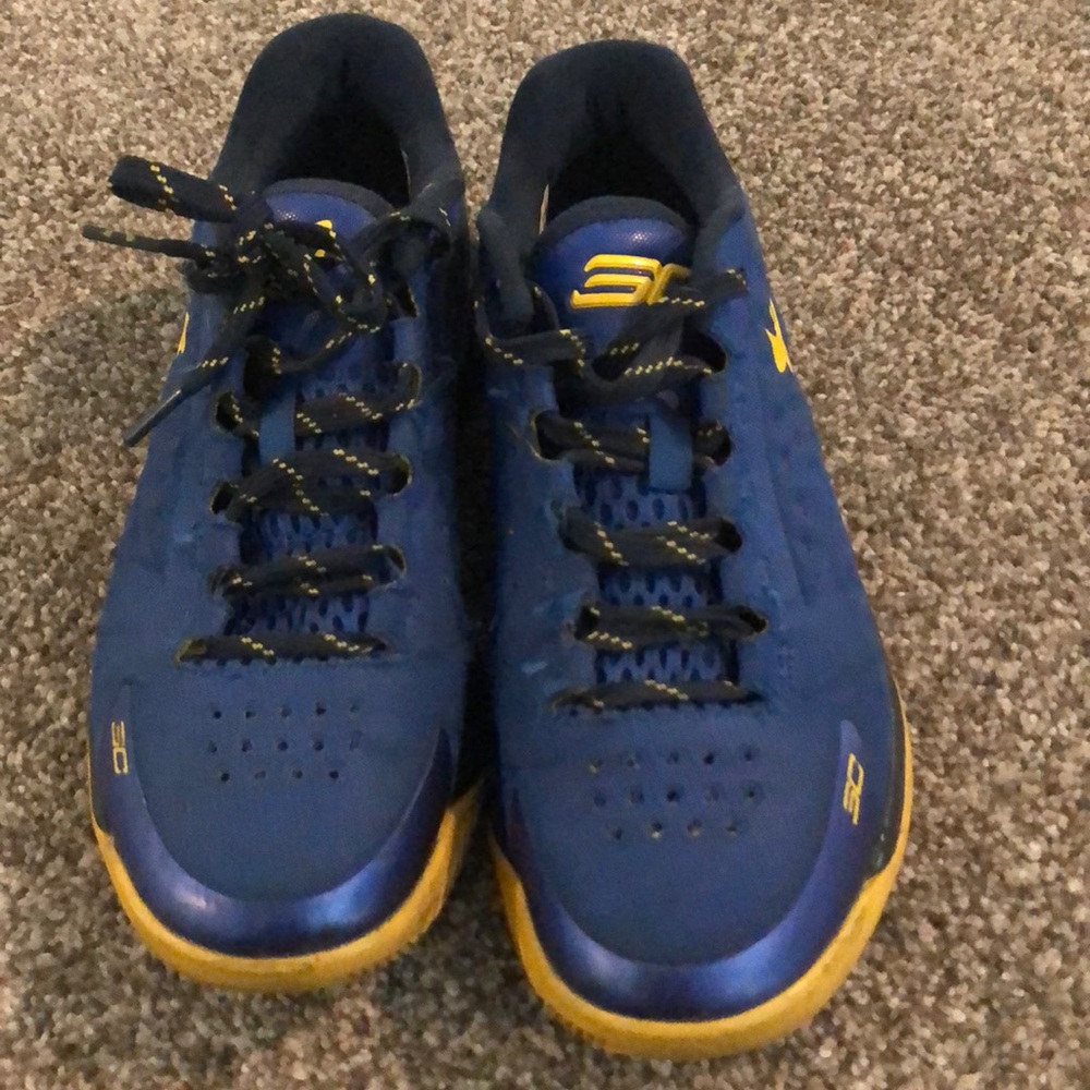 Steph Curry size 6.5 basketball shoes